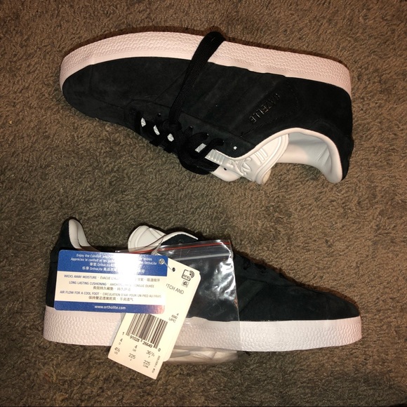 adidas gazelle black size 4